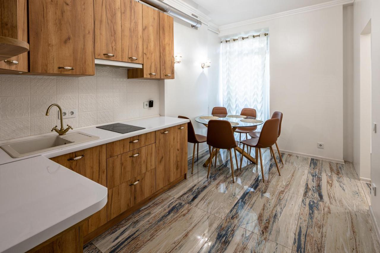 Romari Вічева 1 Apartamento Lviv Exterior foto